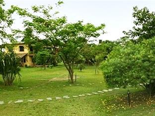 Hotel Sapana Village Lodge Chitwan Luaran gambar