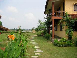 Hotel Sapana Village Lodge Chitwan Luaran gambar